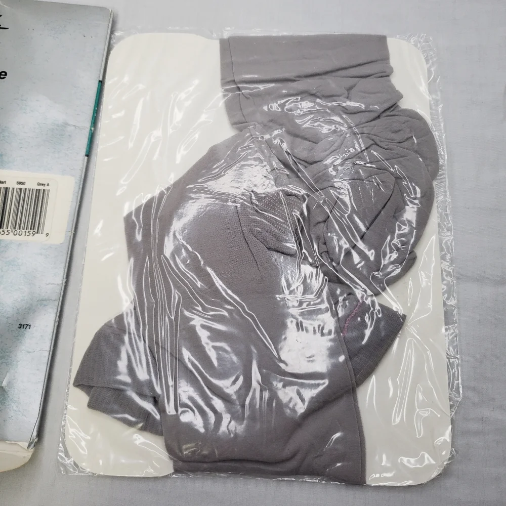 Bill Blass Silky Fit Lycra Sheer Opaque Pantyhose Size A Grey 5950